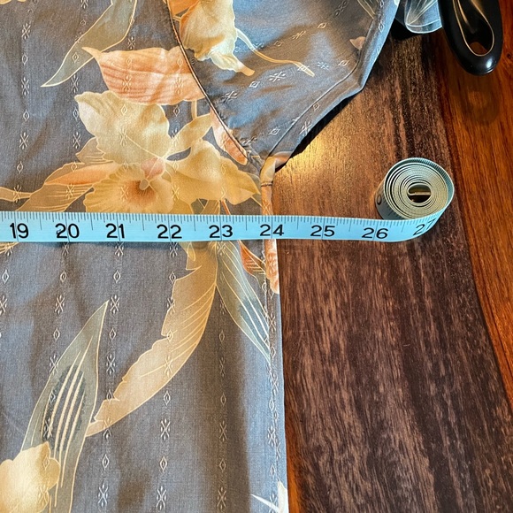 Tommy Bahama men’s S/S Flower Design Button Down Camp. NWOT - Picture 3 of 7